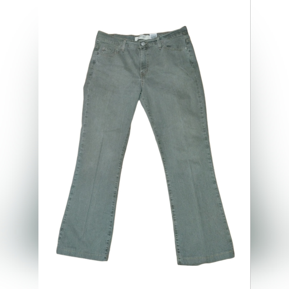 Size 12m Levi Bootcut 515s